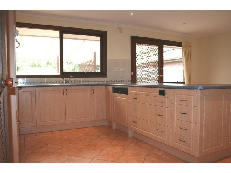 2 Glendenning Court, Frankston VIC 3199