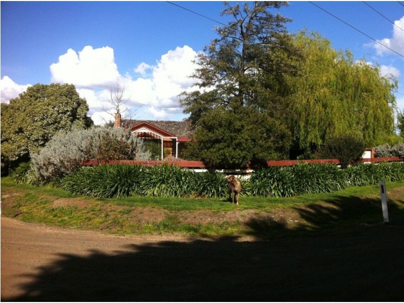 10 Volk Road, Cranbourne West VIC 3977