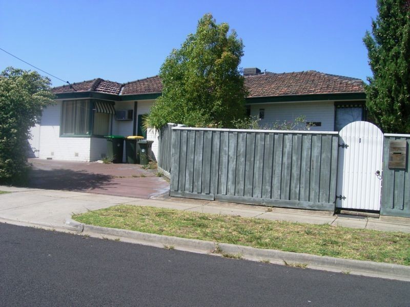 1 Paringa Court, Frankston VIC 3199