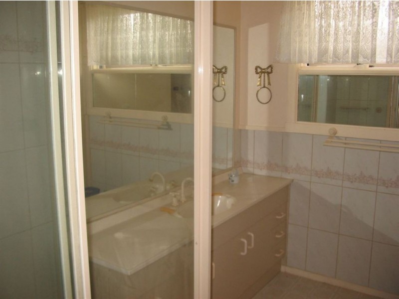 2 Hamilton Grove, Frankston South VIC 3199