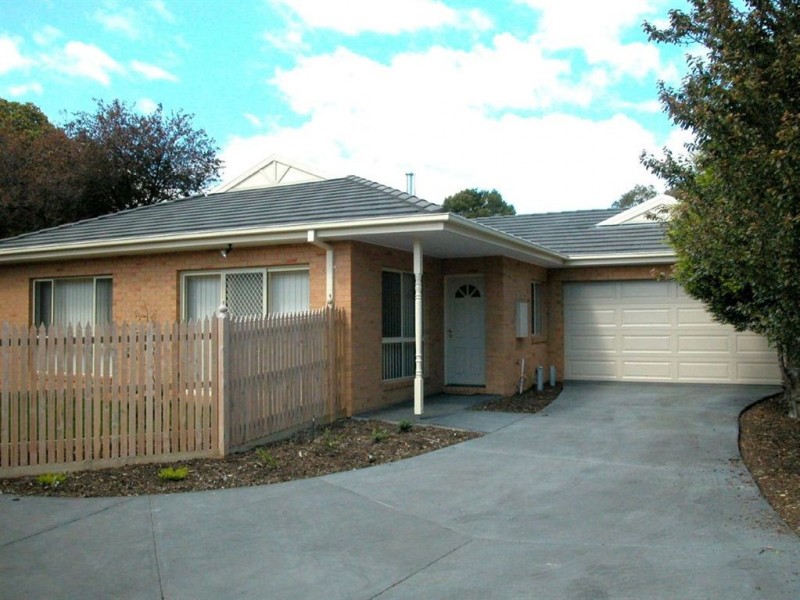 2/18 Heatherhill Road, Frankston VIC 3199