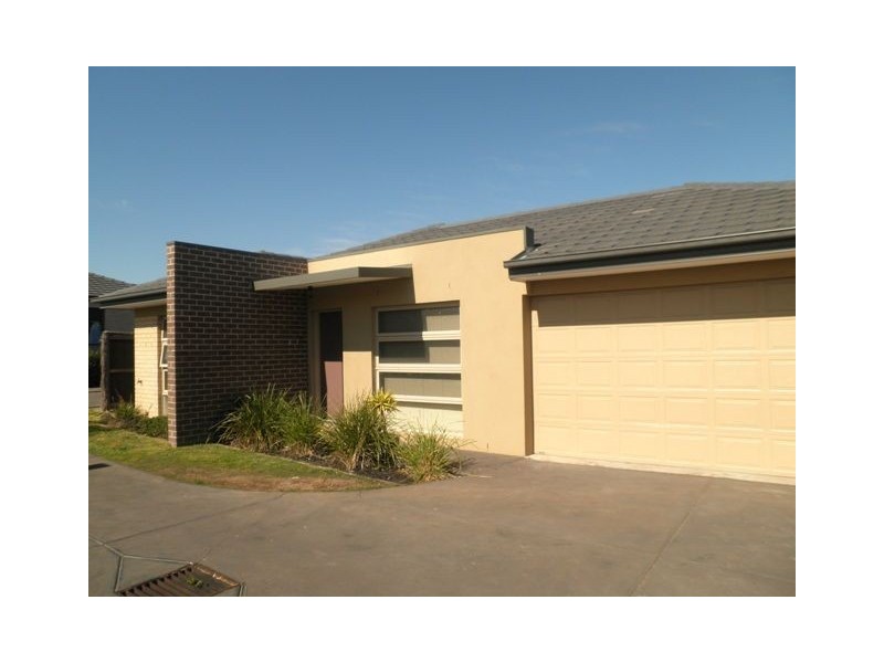 13/110 Bungower Road, Mornington VIC 3931