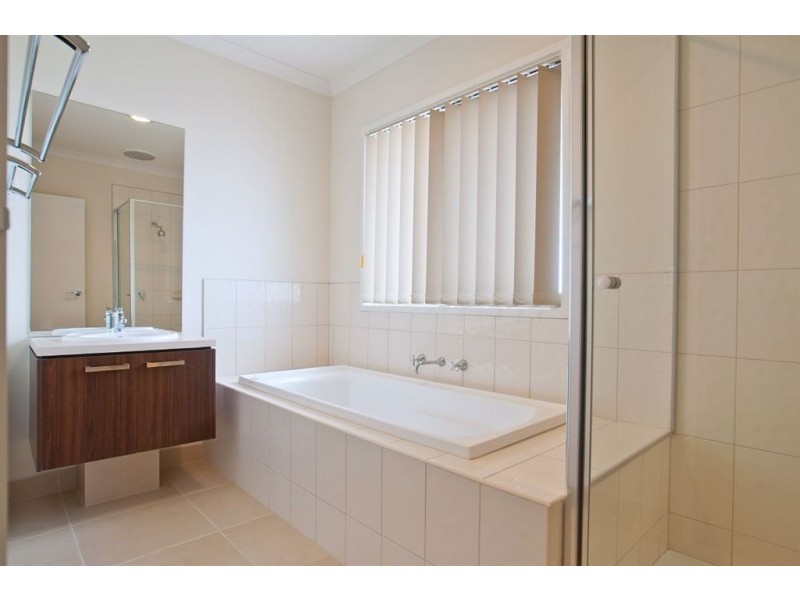 10 David Close, Skye VIC 3977