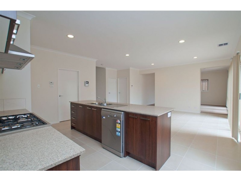 10 David Close, Skye VIC 3977