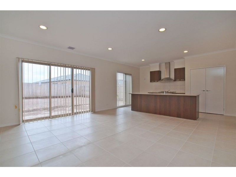 10 David Close, Skye VIC 3977