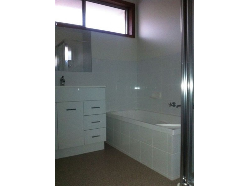 1/124 McMahons Road, Frankston VIC 3199