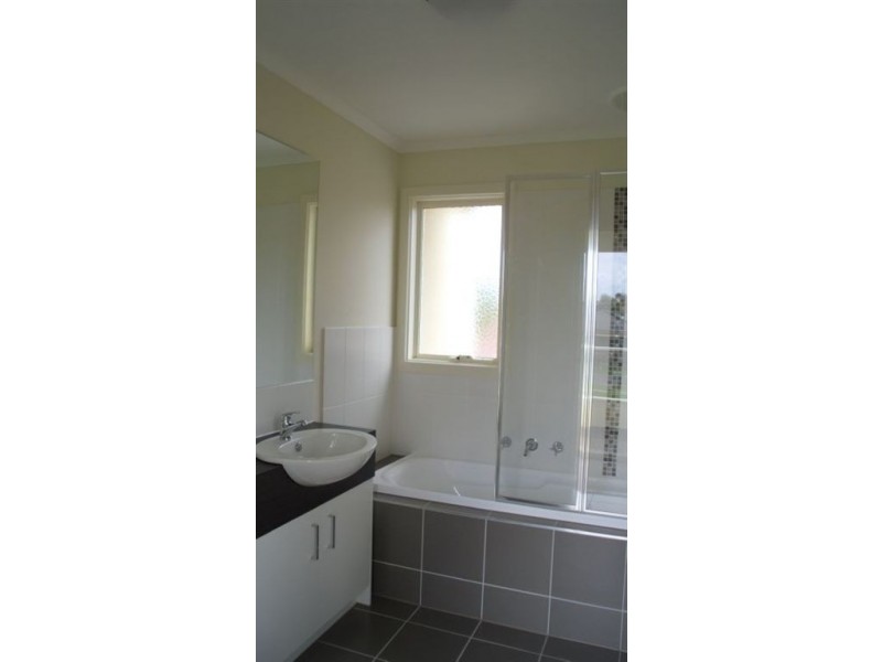 2/39 Jacana Avenue, Frankston VIC 3199