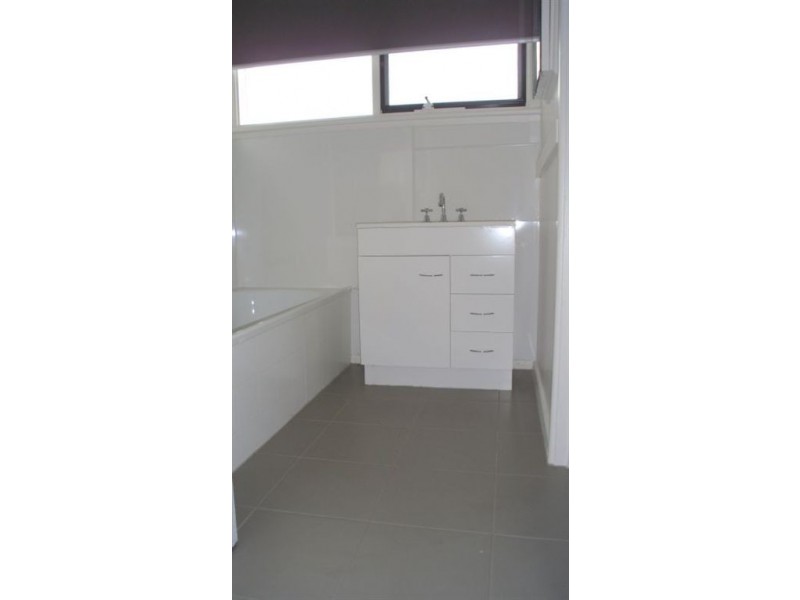 11 Lawrey Avenue, Frankston VIC 3199