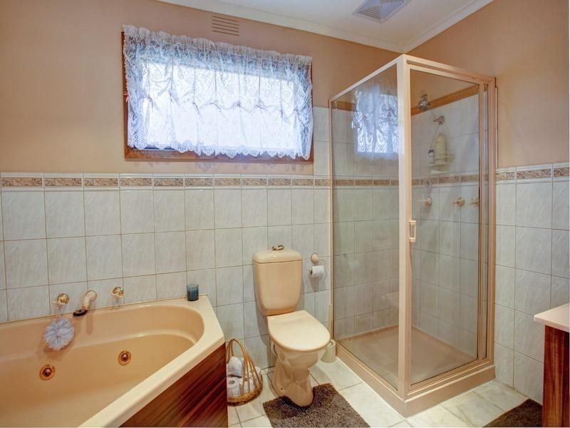 2 Tee Court, Frankston VIC 3199