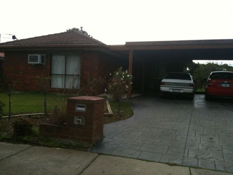 18 Currawong Drive, Carrum Downs VIC 3201
