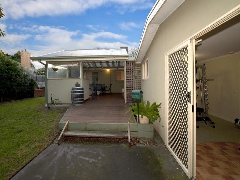 11 Melville Avenue, Frankston South VIC 3199