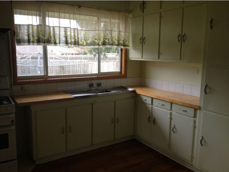 33 Pine Street, Frankston North VIC 3200