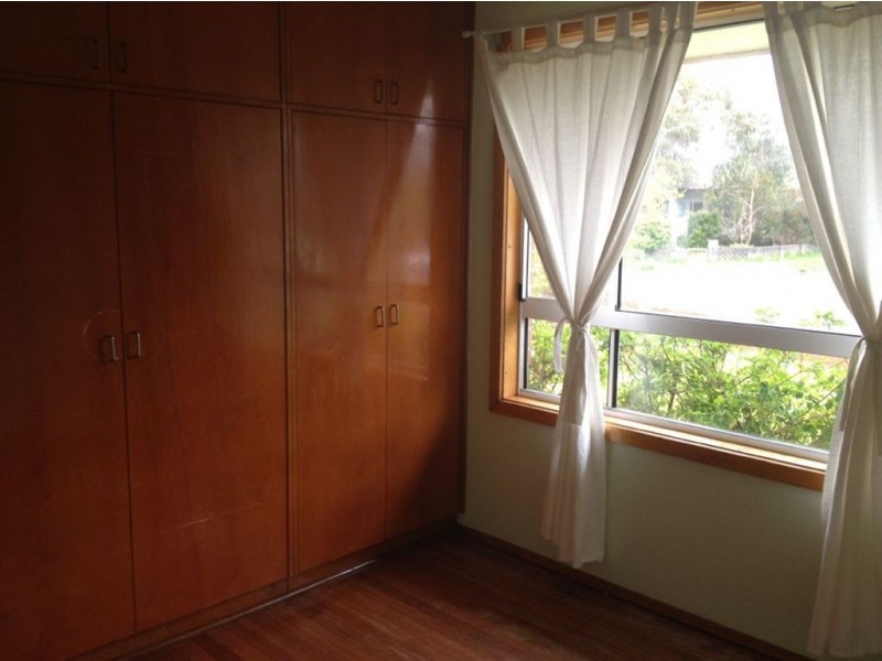 33 Pine Street, Frankston North VIC 3200