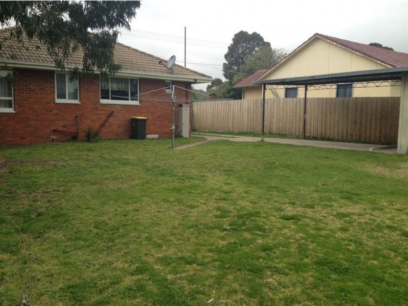 33 Pine Street, Frankston North VIC 3200