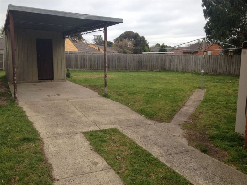 33 Pine Street, Frankston North VIC 3200