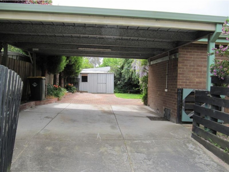 1 Emora Court, Frankston VIC 3199