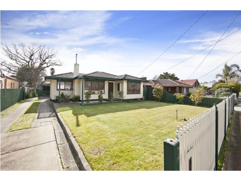 7 Charles Street, Seaford VIC 3198
