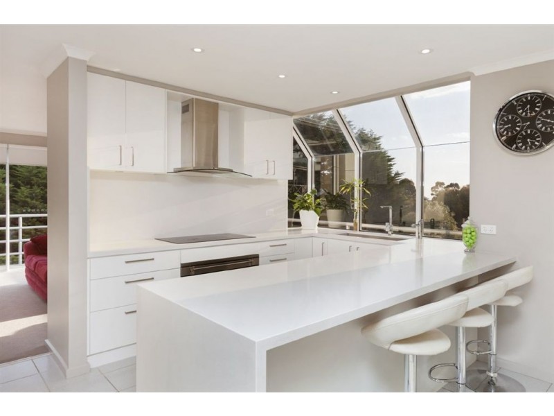 8 Seahaze Court, Mount Eliza VIC 3930