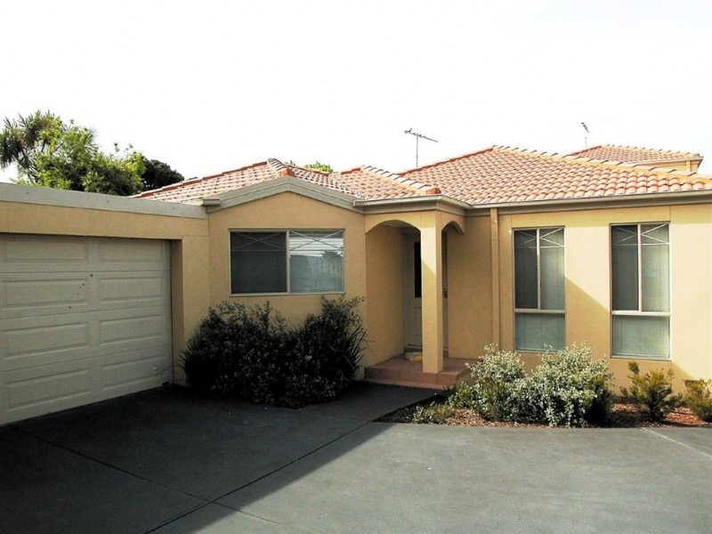 2/12 Gweno Avenue, Frankston VIC 3199