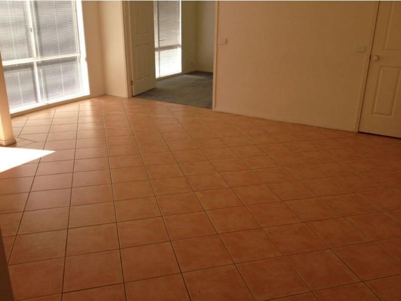 2/12 Gweno Avenue, Frankston VIC 3199