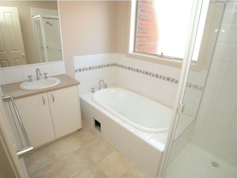 24 Yellowbox Crescent, Lyndhurst VIC 3975