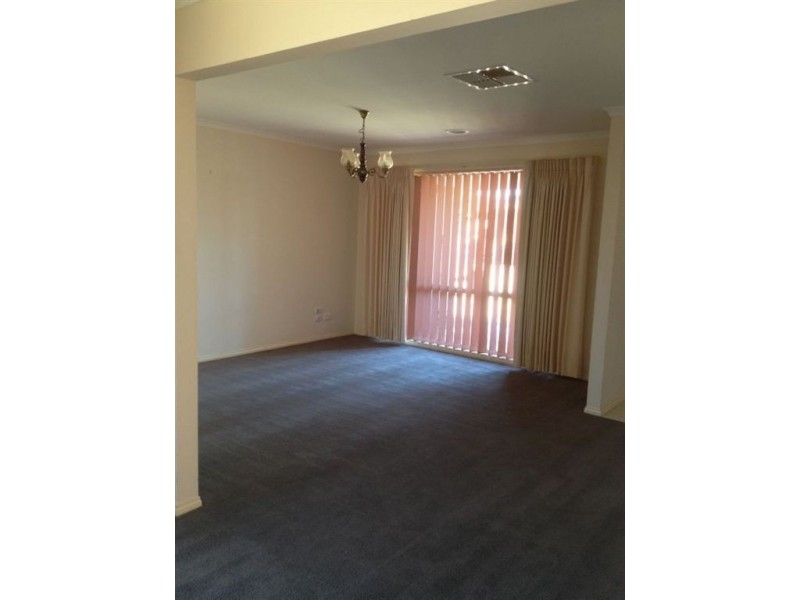 17 Alberton Drive, Cranbourne VIC 3977