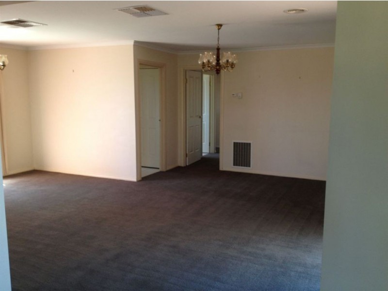 17 Alberton Drive, Cranbourne VIC 3977