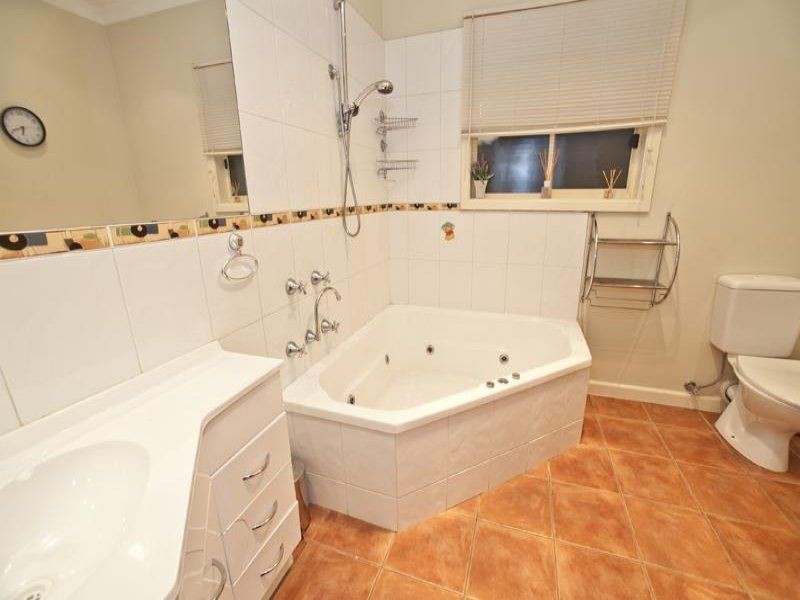 11 Melville Avenue, Frankston South VIC 3199