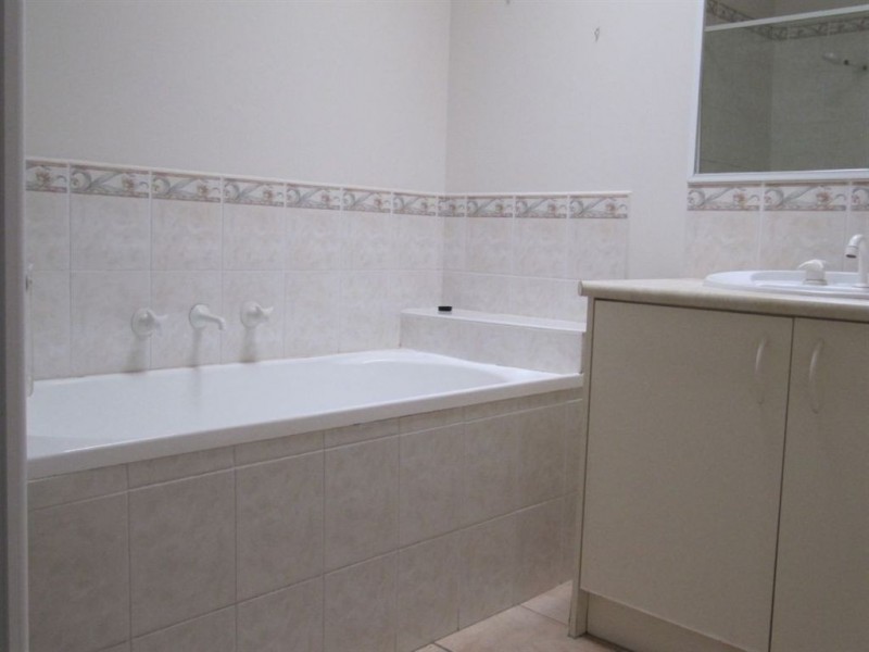 2/2 Spray Street, Frankston VIC 3199