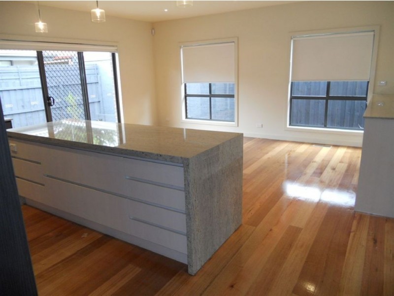 2/102 Austin Road, Seaford VIC 3198