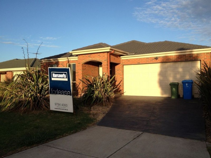 19 Tyndall Street, Cranbourne East VIC 3977
