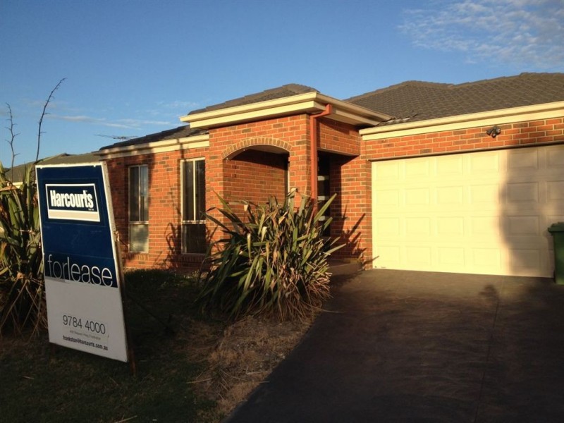 19 Tyndall Street, Cranbourne East VIC 3977