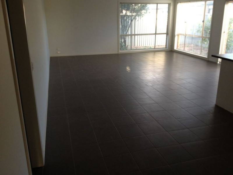 19 Tyndall Street, Cranbourne East VIC 3977