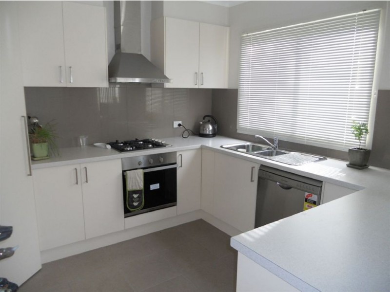 2/11 Parer Street, Frankston VIC 3199