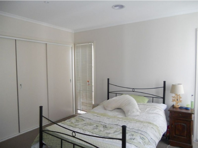 2/11 Parer Street, Frankston VIC 3199