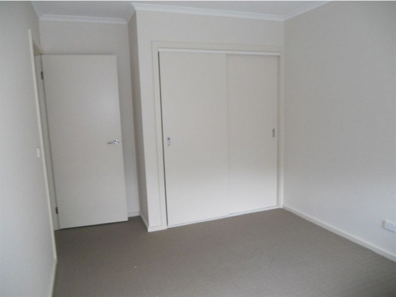 2/11 Parer Street, Frankston VIC 3199