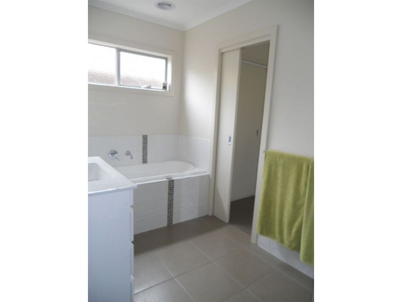 2/11 Parer Street, Frankston VIC 3199