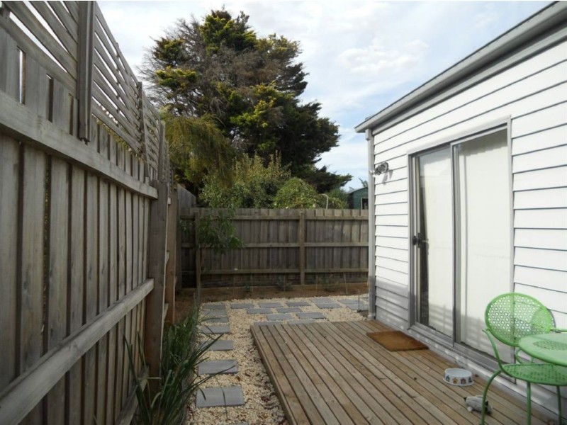 2/11 Parer Street, Frankston VIC 3199