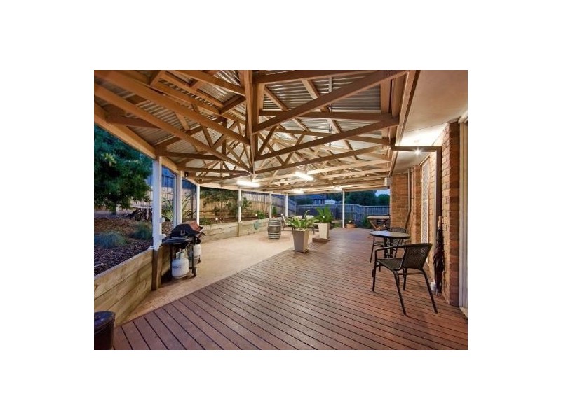 82 Raphael Crescent, Frankston VIC 3199