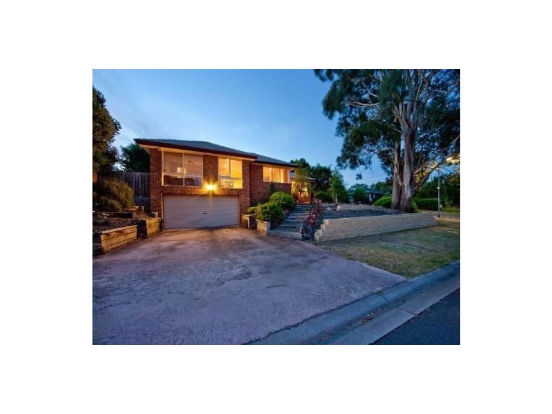 82 Raphael Crescent, Frankston VIC 3199