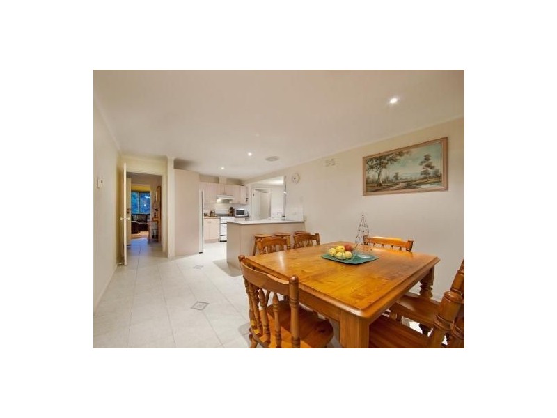 82 Raphael Crescent, Frankston VIC 3199