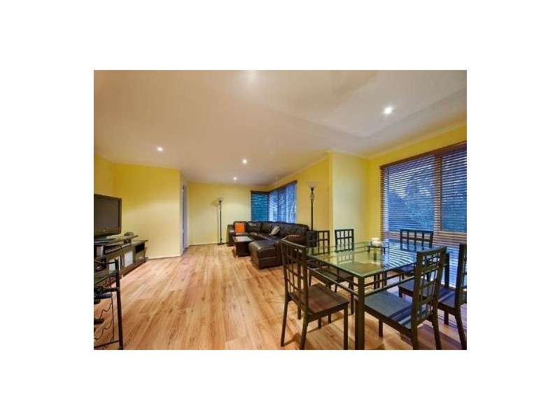 82 Raphael Crescent, Frankston VIC 3199