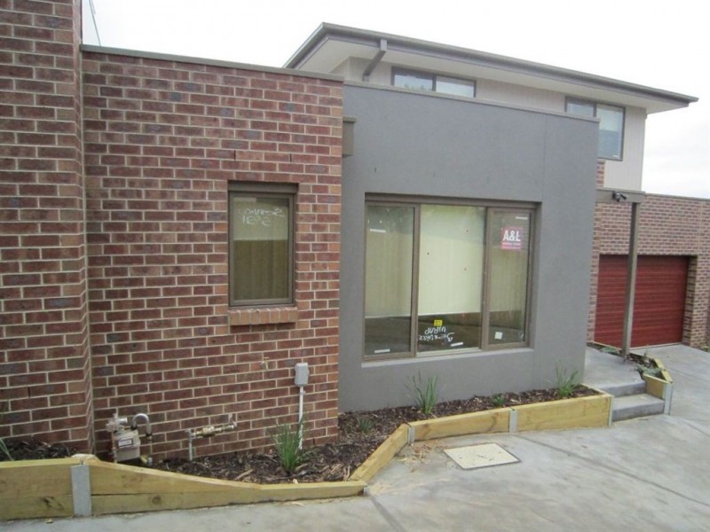 2/4 Rochester Road, Somerville VIC 3912