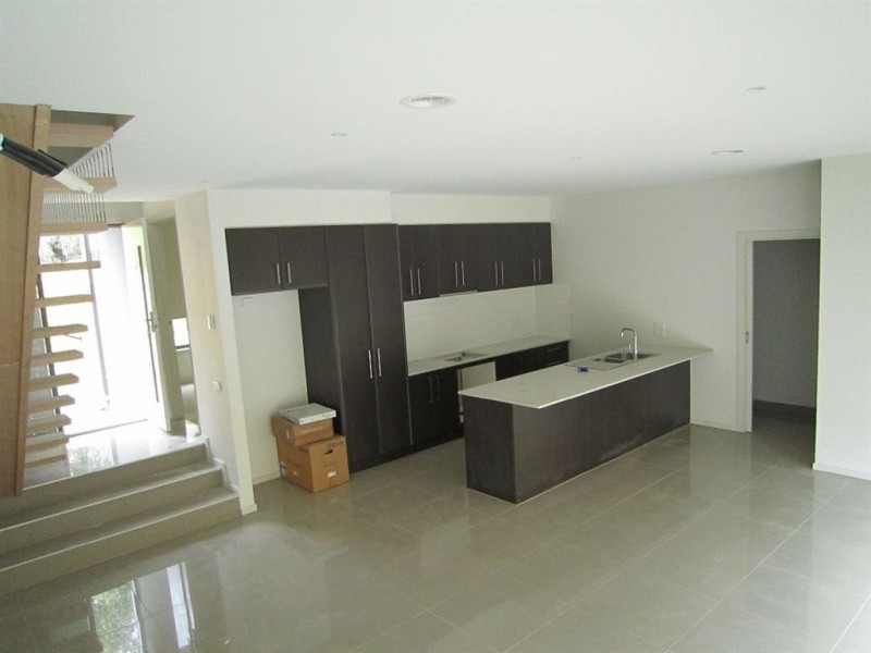 2/4 Rochester Road, Somerville VIC 3912