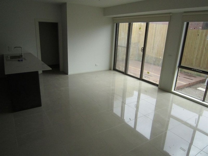 2/4 Rochester Road, Somerville VIC 3912