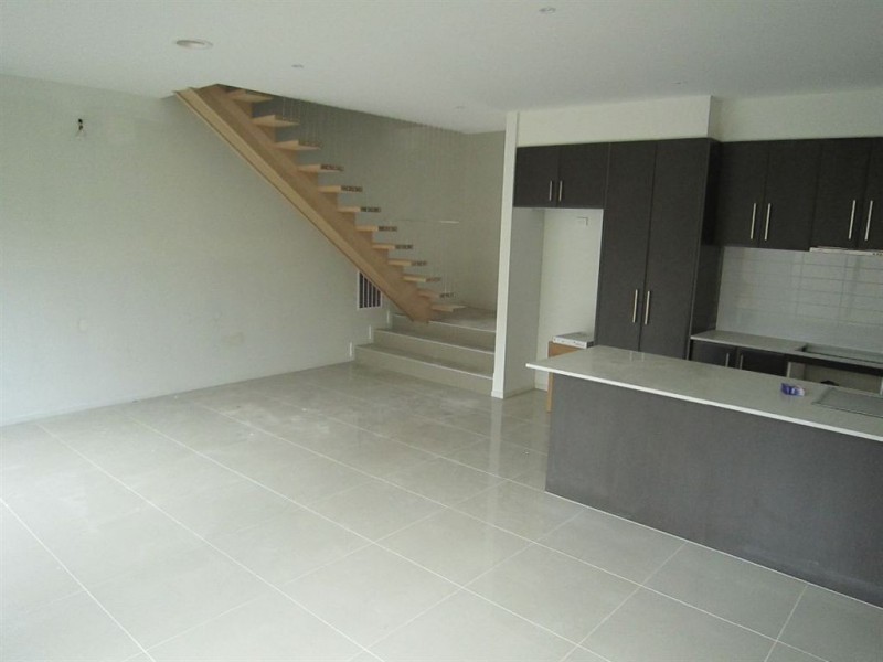 2/4 Rochester Road, Somerville VIC 3912