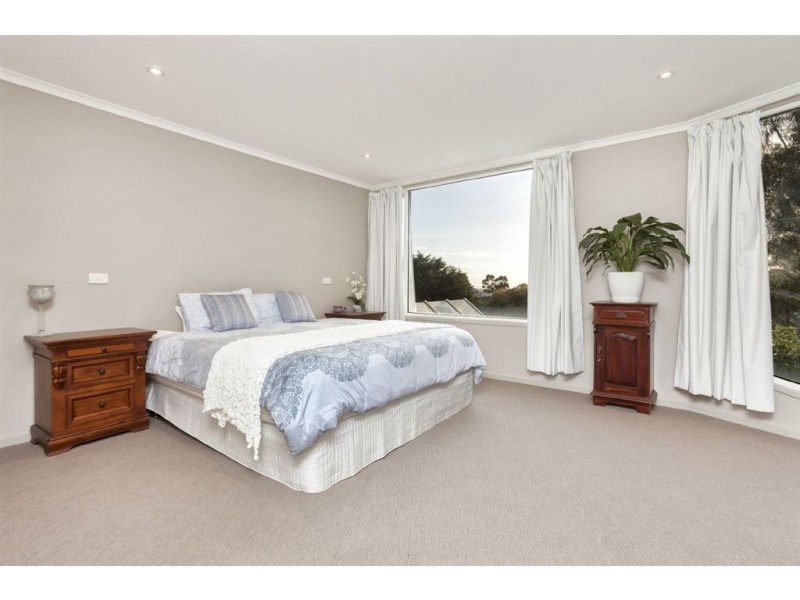8 Seahaze Court, Mount Eliza VIC 3930