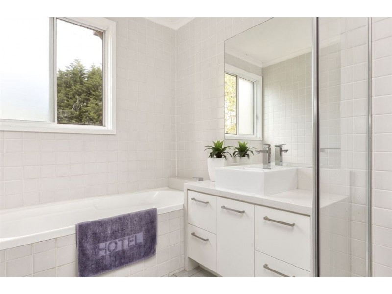 8 Seahaze Court, Mount Eliza VIC 3930