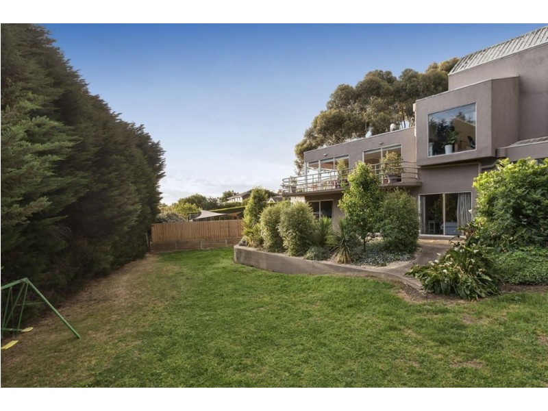 8 Seahaze Court, Mount Eliza VIC 3930