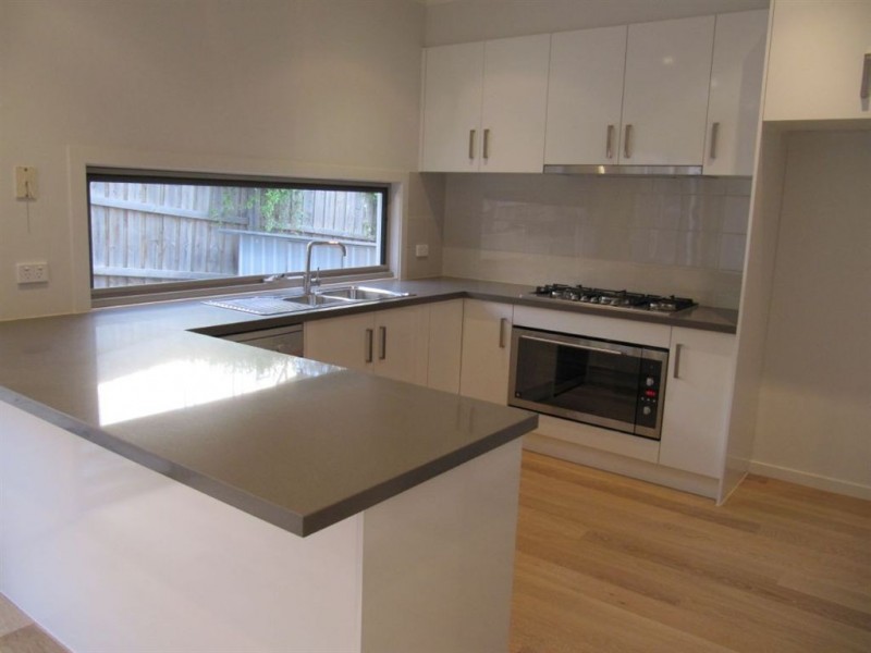 4/33 Culcairn Drive, Frankston VIC 3199